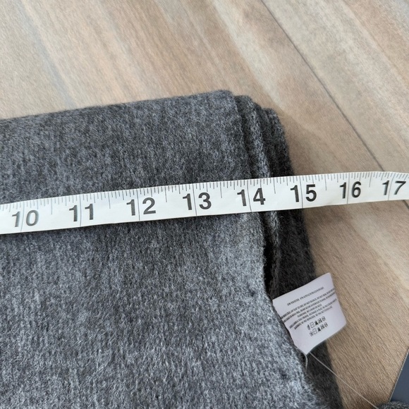 NWT Lucky Brand brushed fringe oversized blanket scarf grey - Picture 3 of 5